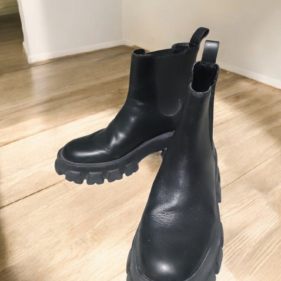 Gianni Bini Black Ankle Boots - Picture 2 of 8